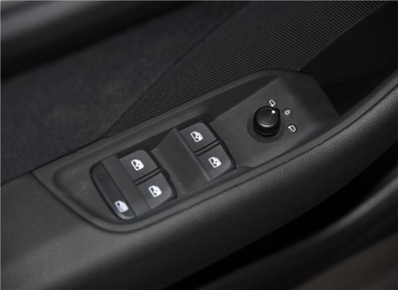 奥迪A3 2017款 Sportback 35 TFSI 进取型 车厢座椅   门窗控制