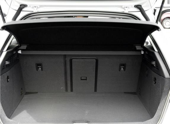 奥迪A3 2017款 Sportback 35 TFSI 时尚型 车厢座椅   后备厢