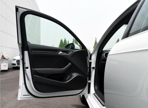 奥迪A3 2017款 Sportback 35 TFSI 时尚型 车厢座椅   前门板