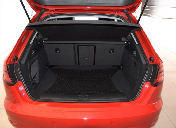奥迪A3 2017款 Sportback 35 TFSI 风尚型 车厢座椅   后备厢