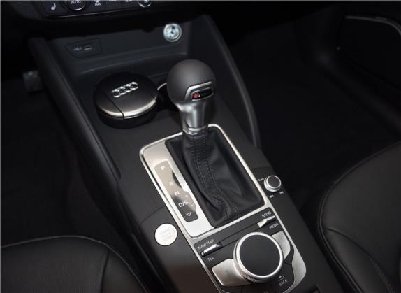 奥迪A3 2017款 Sportback 35 TFSI 风尚型 中控类   挡把