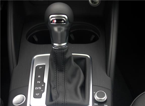 奥迪A3 2017款 Sportback 40 TFSI 风尚型 中控类   挡把
