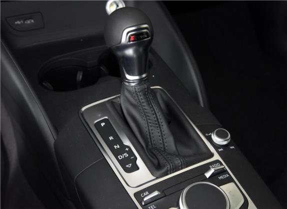 奥迪A3 2017款 Limousine 35 TFSI 进取型 中控类   挡把