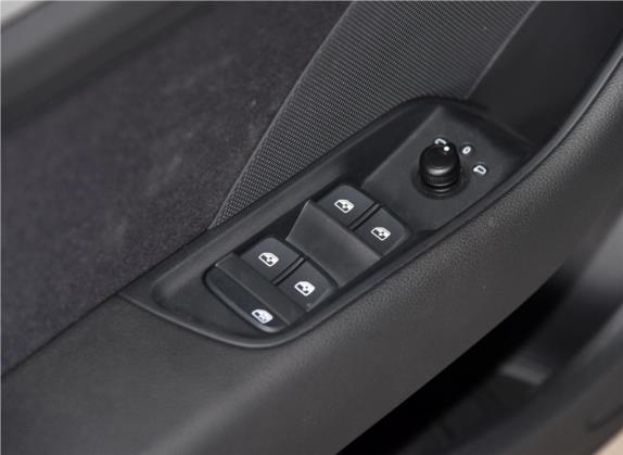 奥迪A3 2017款 Limousine 35 TFSI 进取型 车厢座椅   门窗控制