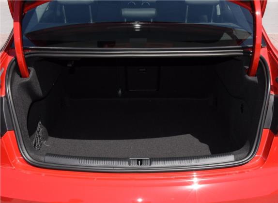 奥迪A3 2017款 Limousine 40 TFSI 风尚型 车厢座椅   后备厢