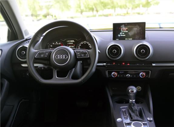 奥迪A3 2017款 Limousine 40 TFSI 运动型 中控类   驾驶位