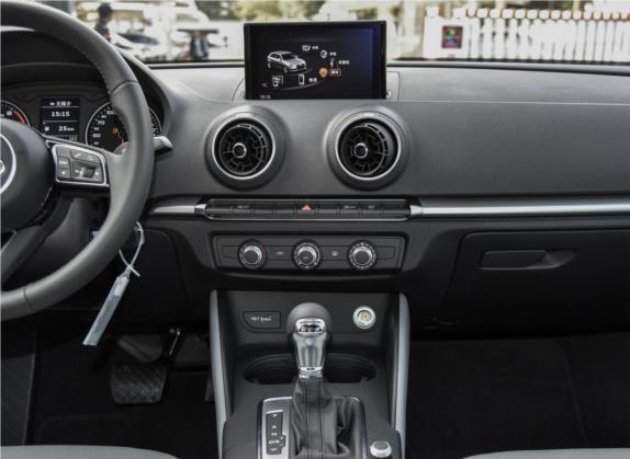 奥迪A3 2018款 30周年年型 Sportback 35 TFSI 进取型 中控类   中控台