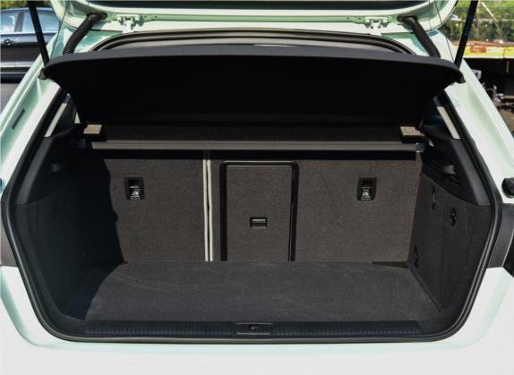 奥迪A3 2018款 30周年年型 Sportback 35 TFSI 进取型 车厢座椅   后备厢