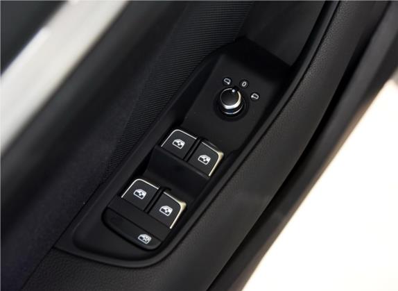 奥迪A3 2018款 30周年年型 Sportback 35 TFSI 运动型 车厢座椅   门窗控制