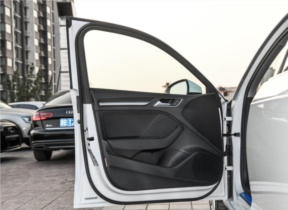奥迪A3 2018款 30周年年型 Sportback 40 TFSI 风尚型 车厢座椅   前门板