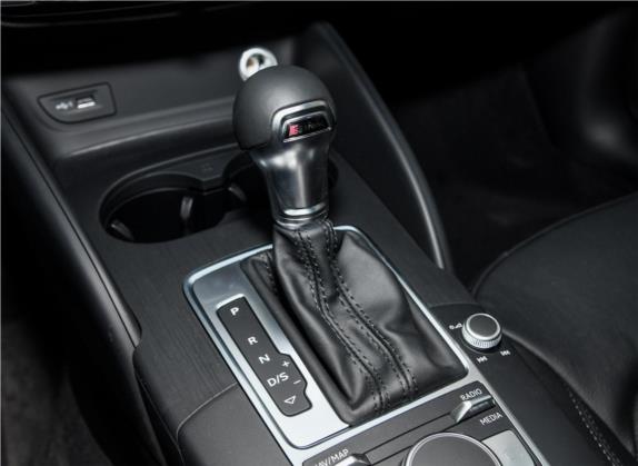 奥迪A3 2018款 30周年年型 Sportback 40 TFSI 风尚型 中控类   挡把