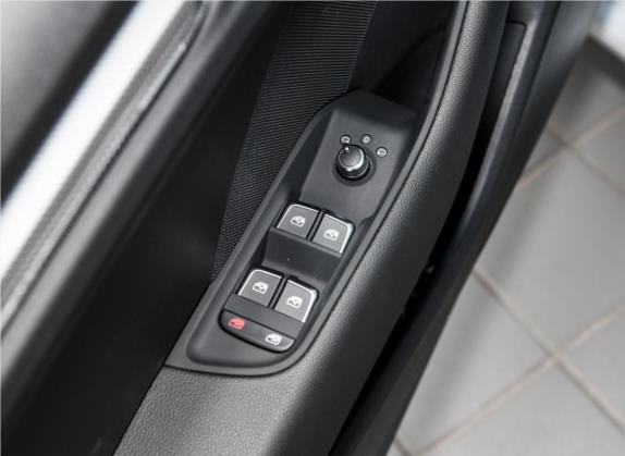 奥迪A3 2018款 30周年年型 Sportback 40 TFSI 风尚型 车厢座椅   门窗控制