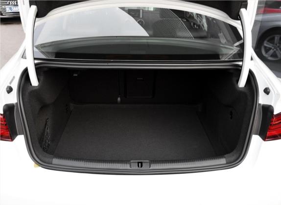 奥迪A3 2018款 30周年年型 Limousine 40 TFSI 风尚型 车厢座椅   后备厢