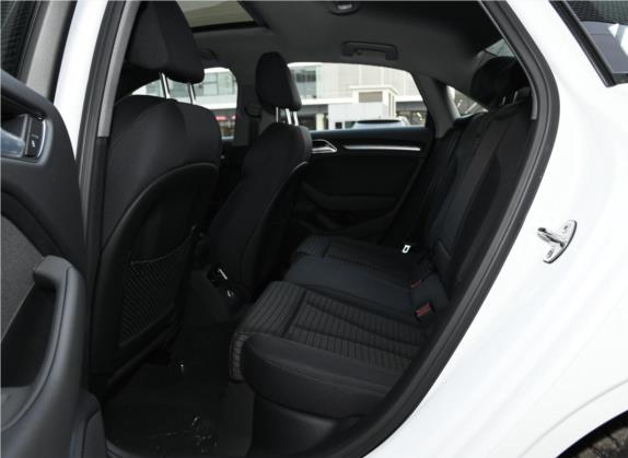 奥迪A3 2018款 30周年年型 Limousine 40 TFSI 运动型 车厢座椅   后排空间