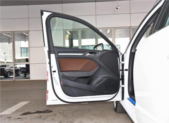 奥迪A3 2019款 Sportback 35 TFSI 风尚型 国VI 车厢座椅   前门板
