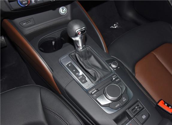 奥迪A3 2019款 Sportback 35 TFSI 风尚型 国VI 中控类   挡把