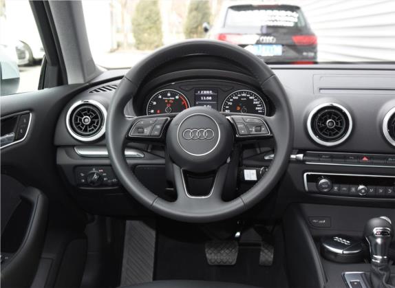 奥迪A3 2019款 Sportback 40 TFSI 风尚型 国VI 中控类   驾驶位