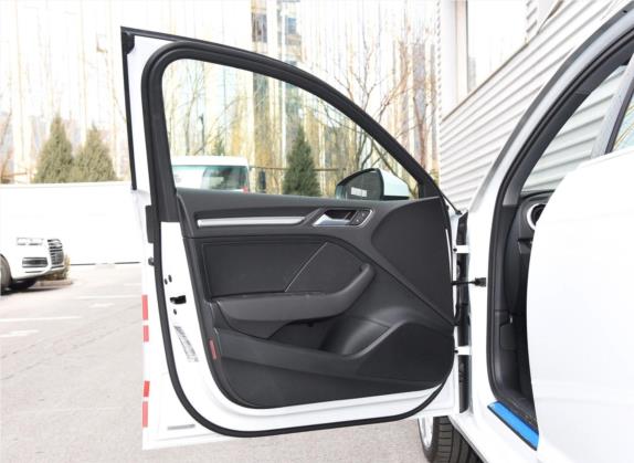 奥迪A3 2019款 Sportback 40 TFSI 风尚型 国VI 车厢座椅   前门板