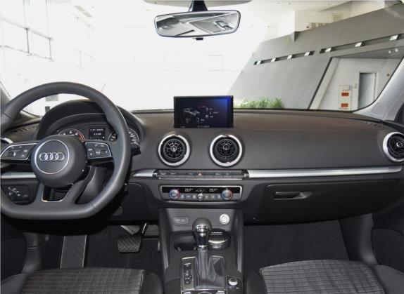 奥迪A3 2019款 Sportback 40 TFSI 运动型 国VI 中控类   中控台