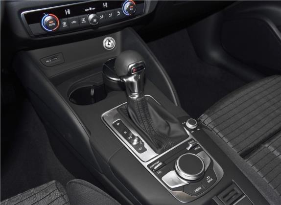 奥迪A3 2019款 Sportback 40 TFSI 运动型 国VI 中控类   挡把