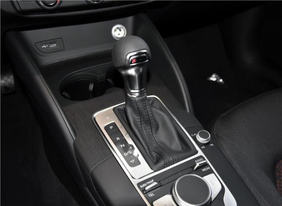 奥迪A3 2019款 Limousine 35 TFSI 进取型 国VI 中控类   挡把