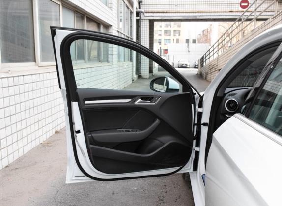 奥迪A3 2019款 Limousine 40 TFSI 风尚型 国VI 车厢座椅   前门板