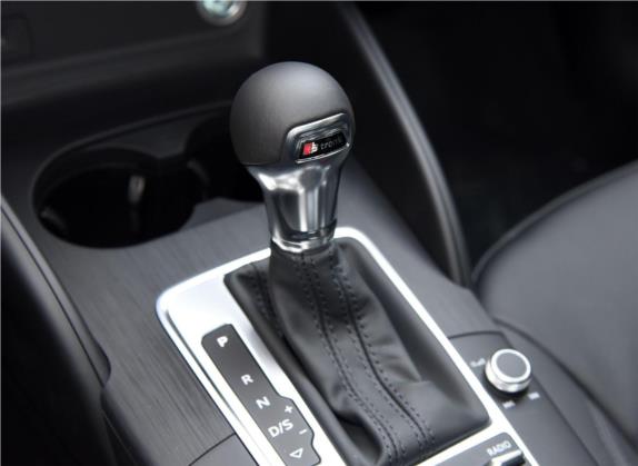 奥迪A3 2019款 Limousine 40 TFSI 风尚型 国VI 中控类   挡把