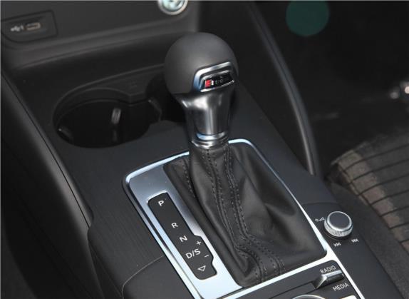奥迪A3 2019款 Limousine 40 TFSI 运动型 国VI 中控类   挡把