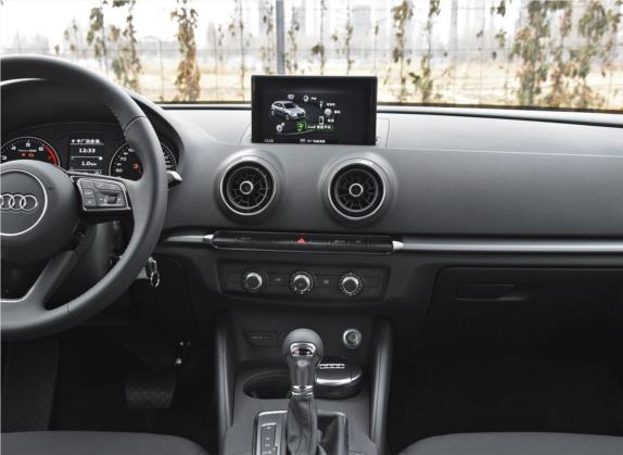 奥迪A3 2019款 Sportback 35 TFSI 进取型 国V 中控类   中控台