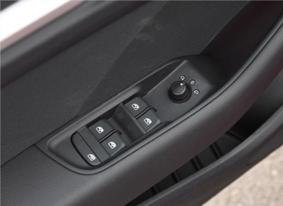 奥迪A3 2019款 Sportback 35 TFSI 进取型 国V 车厢座椅   门窗控制