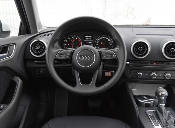奥迪A3 2019款 Sportback 35 TFSI 时尚型 国V 中控类   驾驶位