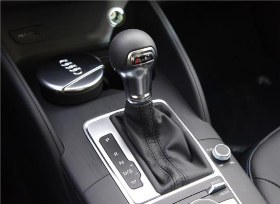 奥迪A3 2019款 Sportback 35 TFSI 时尚型 国V 中控类   挡把