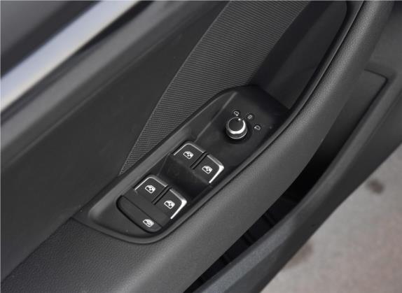 奥迪A3 2019款 Sportback 35 TFSI 时尚型 国V 车厢座椅   门窗控制