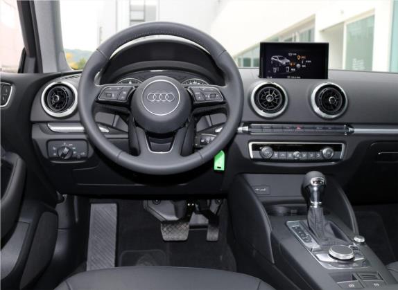 奥迪A3 2019款 Sportback 35 TFSI 风尚型 国V 中控类   驾驶位