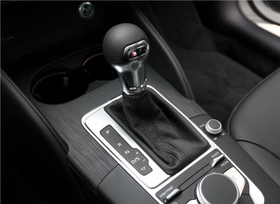奥迪A3 2019款 Sportback 35 TFSI 风尚型 国V 中控类   挡把