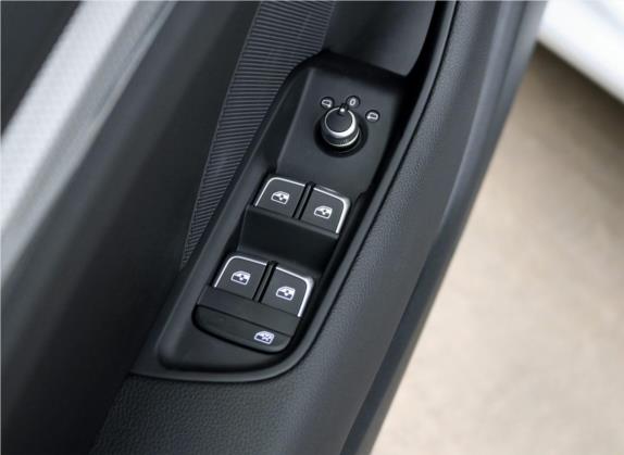 奥迪A3 2019款 Sportback 35 TFSI 风尚型 国V 车厢座椅   门窗控制