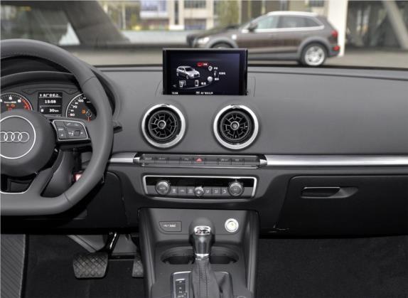 奥迪A3 2019款 Sportback 35 TFSI 运动型 国V 中控类   中控台