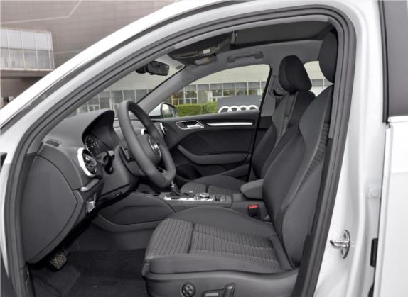 奥迪A3 2019款 Sportback 35 TFSI 运动型 国V 车厢座椅   前排空间