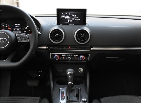 奥迪A3 2019款 Sportback 40 TFSI 运动型 国V 中控类   中控台