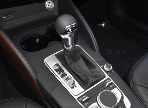 奥迪A3 2019款 Limousine 35 TFSI 风尚型 国V 中控类   挡把