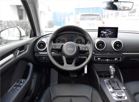 奥迪A3 2019款 Limousine 40 TFSI 风尚型 国V 中控类   驾驶位