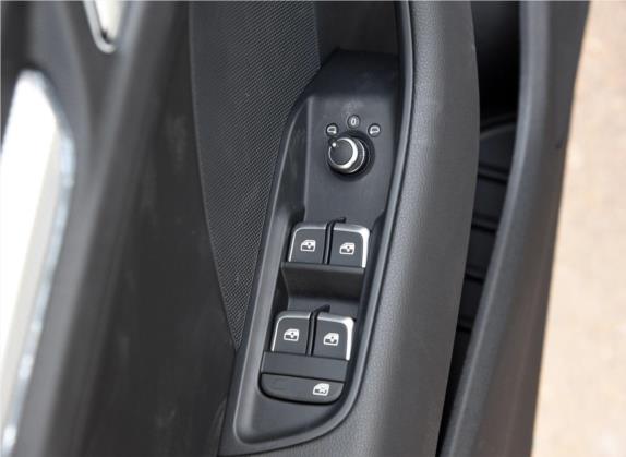 奥迪A3 2019款 Limousine 40 TFSI 风尚型 国V 车厢座椅   门窗控制