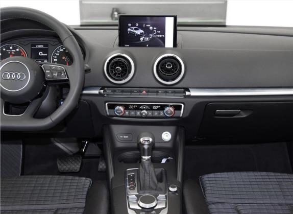 奥迪A3 2019款 Limousine 40 TFSI 运动型 国V 中控类   中控台