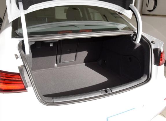 奥迪A3 2019款 Limousine 40 TFSI 运动型 国V 车厢座椅   后备厢