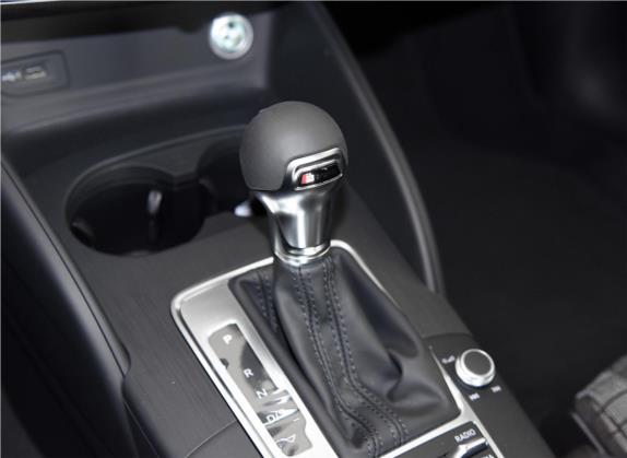 奥迪A3 2019款 Limousine 40 TFSI 运动型 国V 中控类   挡把