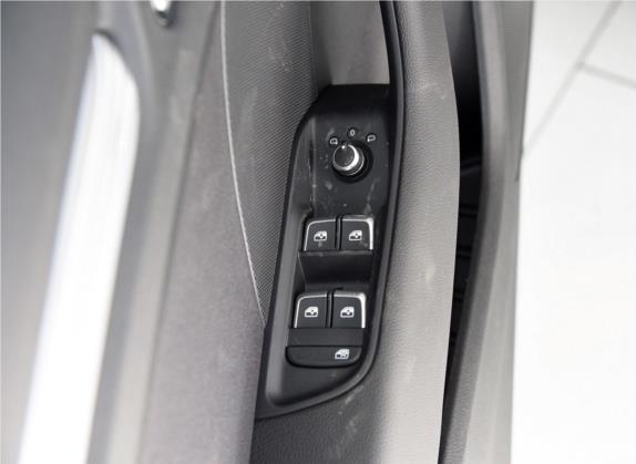 奥迪A3 2019款 Limousine 40 TFSI 运动型 国V 车厢座椅   门窗控制