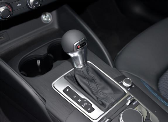 奥迪A3 2020款 Sportback 35 TFSI 时尚型 国VI 中控类   挡把