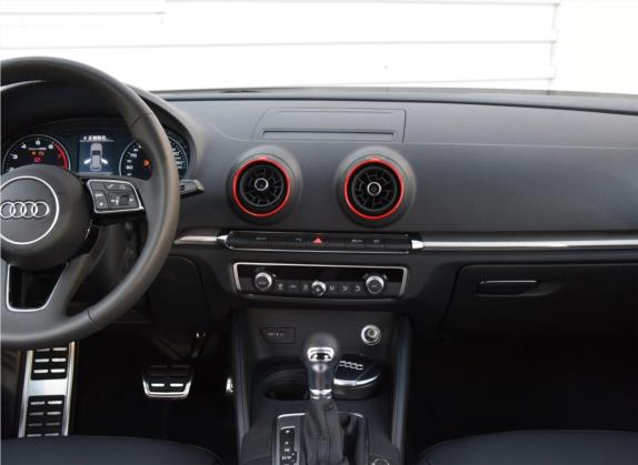 奥迪A3 2020款 Sportback 40 TFSI 风尚型 国VI 中控类   中控台