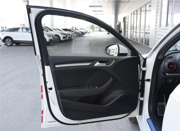 奥迪A3 2020款 Sportback 40 TFSI 风尚型 国VI 车厢座椅   前门板