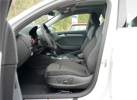 奥迪A3 2020款 Sportback 40 TFSI 运动型 国VI 车厢座椅   前排空间